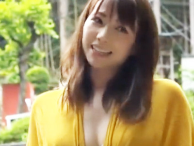 キャンプ中の美人妻が若いチンポに誘われて即顔射パコ了承！