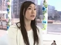 「ちょ…待って」美人妻がMM号で半ば強制的にハメられる！