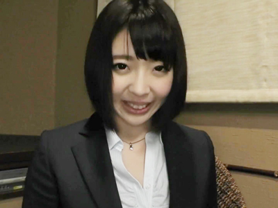 巨乳OLのパンスト破いてスーツ着衣のままパンツずらしハメ