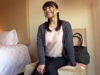 屈託のない笑顔でハメ撮り許容してくれる神対応美女と濃密パコ！