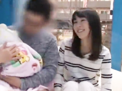 愛する旦那＆赤ちゃんがすぐ近くにいるのに中出し不倫SEXしちゃう美人妻