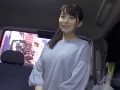 夕飯の買い物帰りの美人若妻ナンパ→車内でサクッとフェラ抜きしてくれたｗ