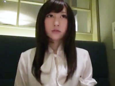 可憐な人妻が旦那のいない昼間に溺れる不倫SEX