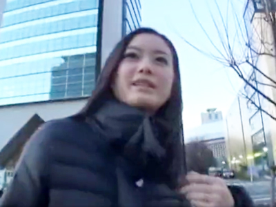 クールそうな人妻が自ら不倫撮影に申し込み