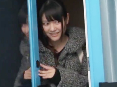 おとなしそうにみえてMM号で自ら腰振る素人娘