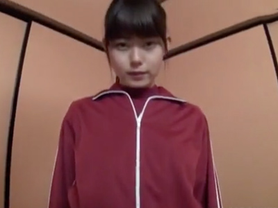 ブルマジャージのロリっ娘を着衣のまま穴空けSEX