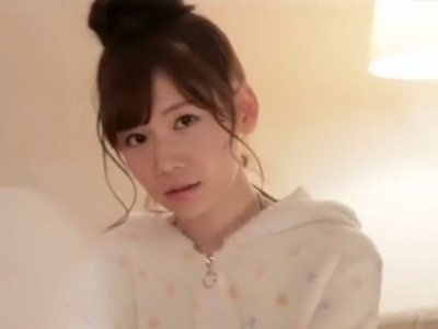アイドル顔負けの美少女が卑猥な格好でローションプレイ