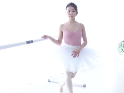 軟体ボディの現役バレエ娘が男優に子宮奥を激しくパコ突かれアヘイキｗ