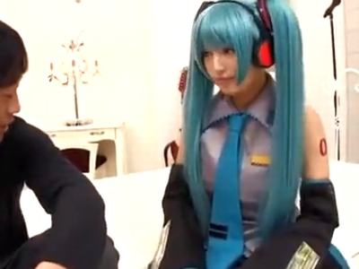 「なんで中に出したの？」美少女コスプレイヤーにどっぷり中出し！