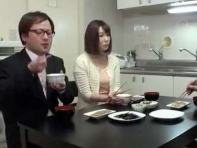 旦那とセックスレスな人妻が義父のチンポに跨がり性欲解消！
