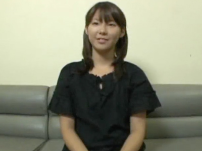 明らかな素人女性たちがオナニー鑑賞でフェラサービス