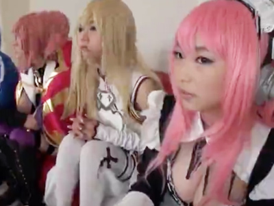 コスプレ美少女達が撮影会からの流れでそのまま中出し乱交開始