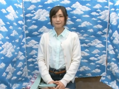 可愛すぎる素人妻の素股に思わず爆発するお悩み男子