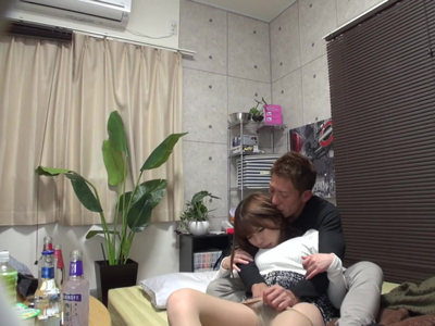 酒を飲ませた素人娘がどこまでガードがゆるくなるか盗撮