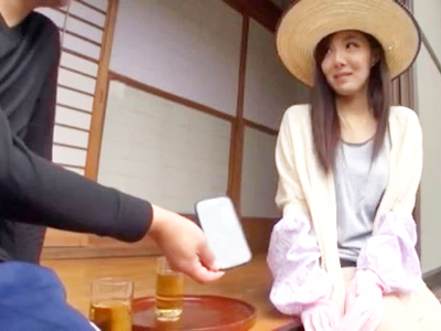 最近引っ越してきた人妻に親切を装って近づき寝取るご近所さん