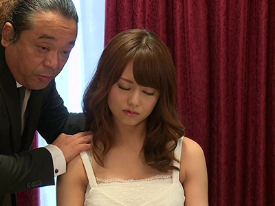 媚薬と催眠で強制的に感度をMAXにした美女とトランスSEX