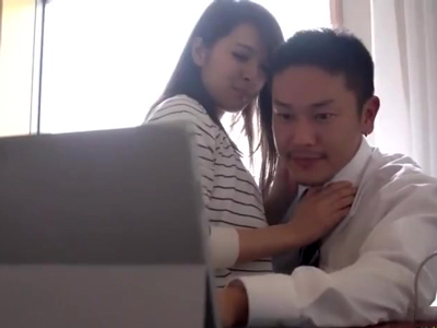 仕事中に邪魔してくるS級カノジョに流されパコ