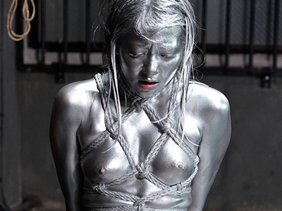 マノア向け！たっぷりの銀色ペンキを塗って銀像プレイ