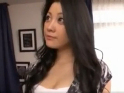 お目々ぱちくり淫乱美女と濃厚中出しセックス