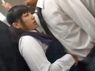 警戒していたのに満員電車であっさり痴漢にレイプされちゃうロリJK