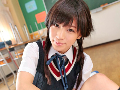 グラドル転校生が手当たり次第に男たちを痴女って学園パコ