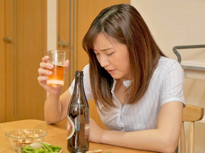 酒に酔った勢いで息子に手を出す不貞ママ