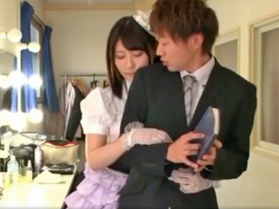 恋愛禁止のアイドルがマネージャーを楽屋で痴女って着衣パコ