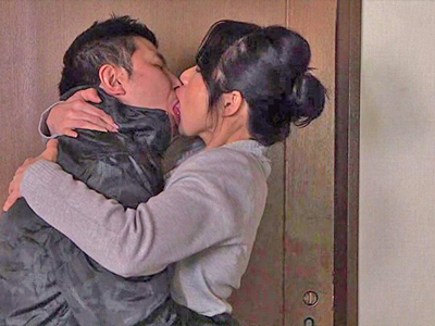 引きこもり息子のために呼んだクラスメイトに犯された母