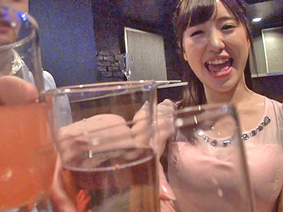 結婚式の二次会で泥酔しちゃった美少女とご休憩パコ