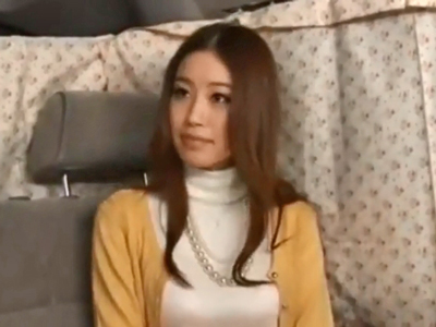 お金欲しさにあっさり他人棒の中出しハメ撮り受け入れたビッチ妻