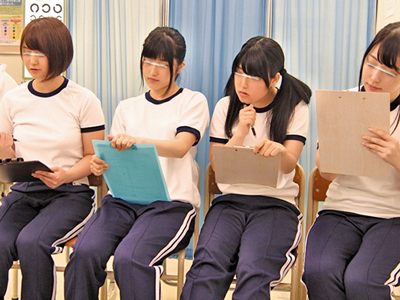 JKの身体測定で乳首をこねくり回してチンポで膣内検査するニセ医者