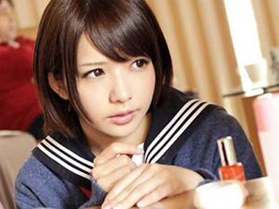 家族がいるのに友達の妹にコタツの中で手を出し中出しSEX