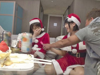クリスマスにサンタコスしたパリピ女子2人組をナンパパコ