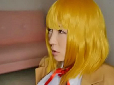 エッチな声で喘ぎまくる素人コスプレイヤーとハメ撮りセックス