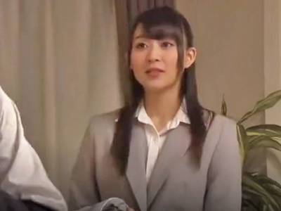 出張先で後輩OLと相部屋ハプニング→密室に我慢の限界！