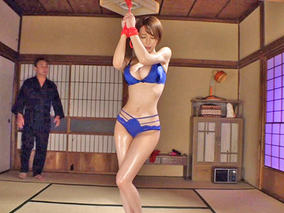 自ら奴隷になることを志願し痛みや苦しみの先にある快楽を求め続ける美女