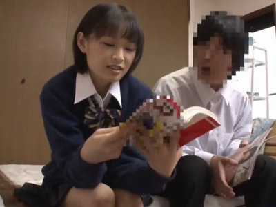 後輩に頼み込まれてパコ許したら中出しまでされちゃった女子校生