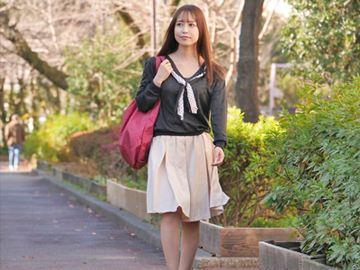 夫の知り合いの税理士との変態プレーの虜になる人妻