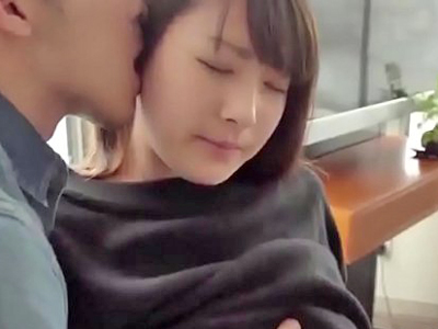 美少女のぷにぷにおっぱいを揉みながらチンポをハメる濃厚SEX