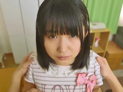 無知がゆえに言いなりになってしまうロリ少女に中出し