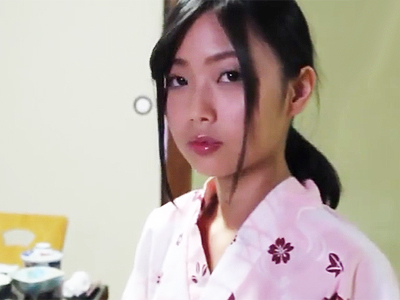 ほっそい体の浴衣美少女がおっさんたちに女体盛りされて犯されまくる