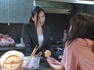 ブラコン姉が新婚の弟を嫁のちかくでNTRキンタマ空っぽ近親SEX