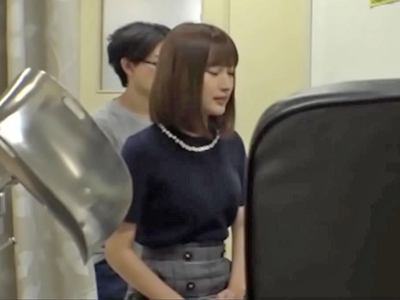 産婦人科で患者に治療と称して中出しする人妻