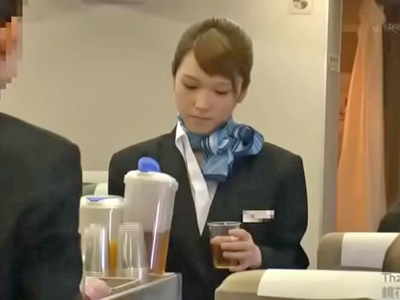 スイートクラス客は何をしてもOK！CAさんに飛行機トイレで中出し！