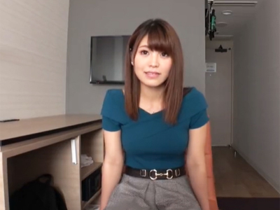 笑顔がかわいいお姉さんが敏感で気持ちよさそうに喘ぎまくる顔射パコ