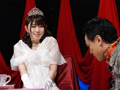 気高い姫君を拘束して惨すぎる屈辱の陵辱処刑