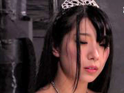 涙するお姫様を縛り上げて中出しレイプ！