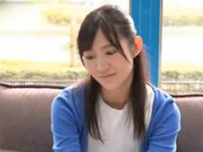 インタビュー中にデカチンを即ハメされて拒めない美少女