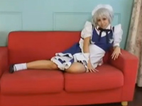 エッチ大好きな女の子にメイドコスプレさせてハメ撮り