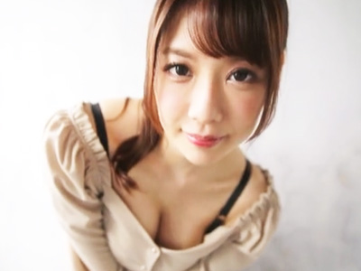 くびれ巨乳の美少女がガン突きピスにおっぱいをプルンプルン揺らして本気イキ